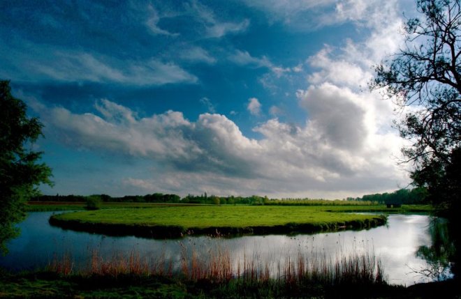 Zicht vanuit het Leiepark te Deurle